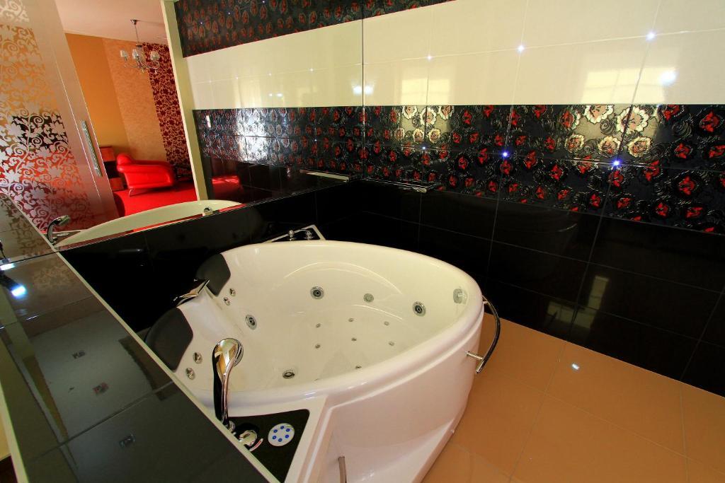 Hotel Rydzewski Элк Экстерьер фото